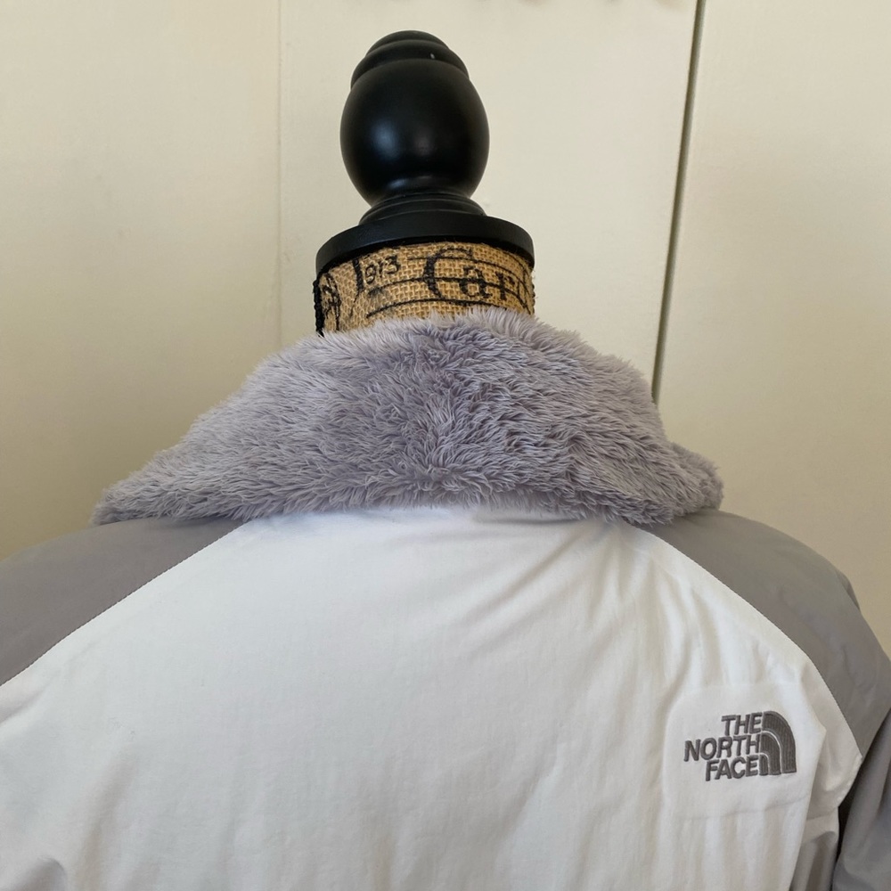 The North Face Women's White & Light Gray Ski Jacket with Removable Hood - Picture 6 of 16